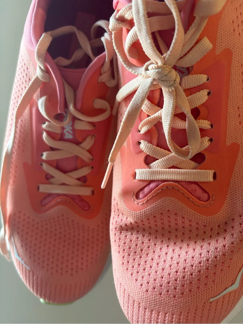 HOKA Women's Running Shoes - Peach Pink Arahi